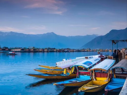 Choosing the Right Kashmir Tour Package from Ahmedabad: A Comprehensive Guide