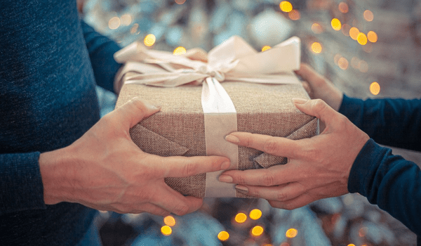 7 Reasons to Give Gifts to Your Employees During Diwali