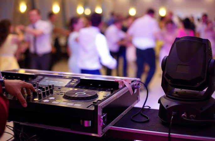 How to Choose the Perfect DJ Services for Your Event: A Complete Guide