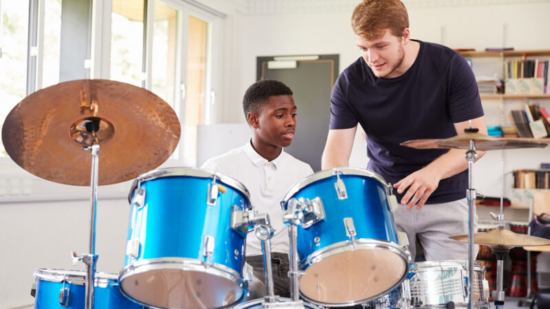 The Beat of Unity: Exploring the Power of Group Drum Lessons