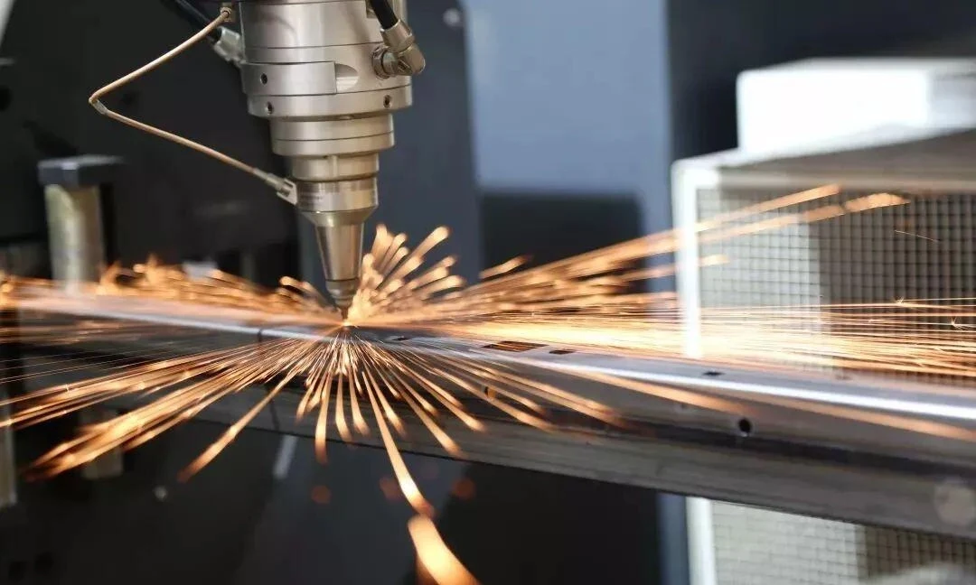 How Can Dubai’s Beam Laser Cutting Services Improve the Accuracy of Manufacturing