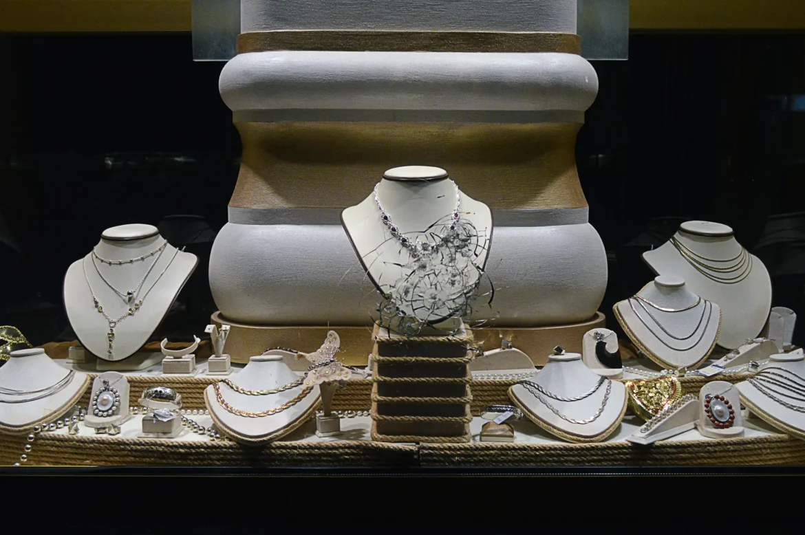 Modern Trends in Jewelry Display Showcase Design